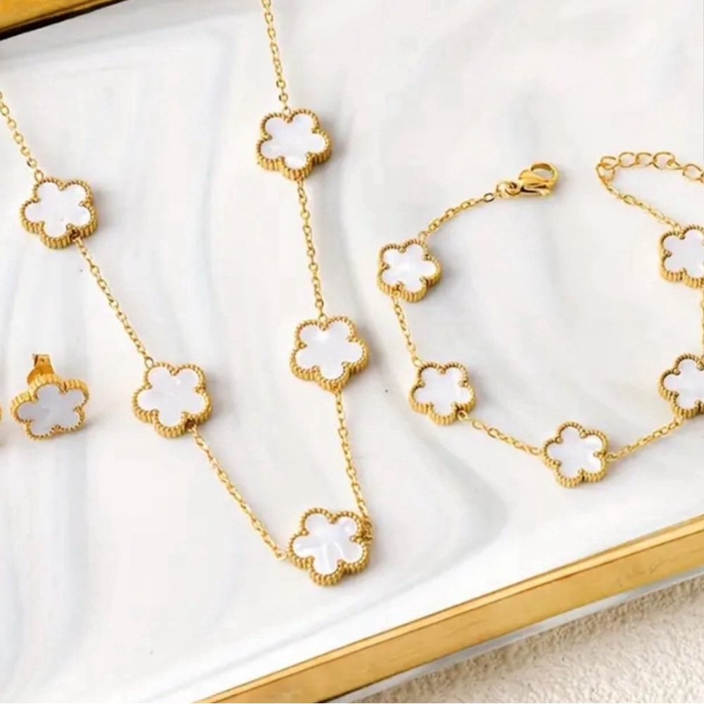 Set of necklace earrings and bracelet stainless steel